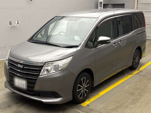 TOYOTA NOAH 2015