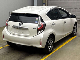 TOYOTA AQUA 2021