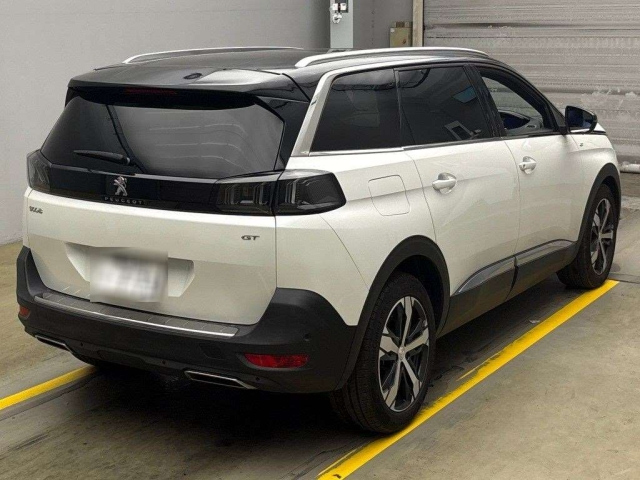 PEUGEOT 5008 2021