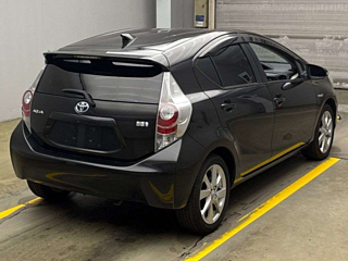 TOYOTA AQUA 2012