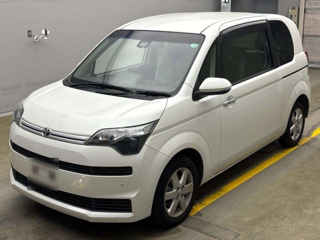 TOYOTA SPADE 2018