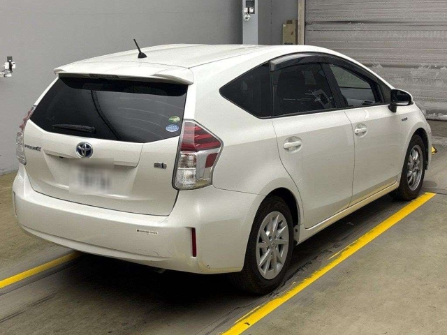 TOYOTA PRIUS ALPHA 2017