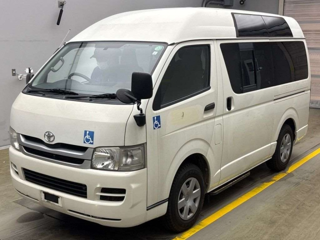 TOYOTA HIACE VAN 2010