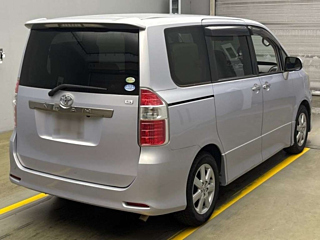 TOYOTA NOAH 2008