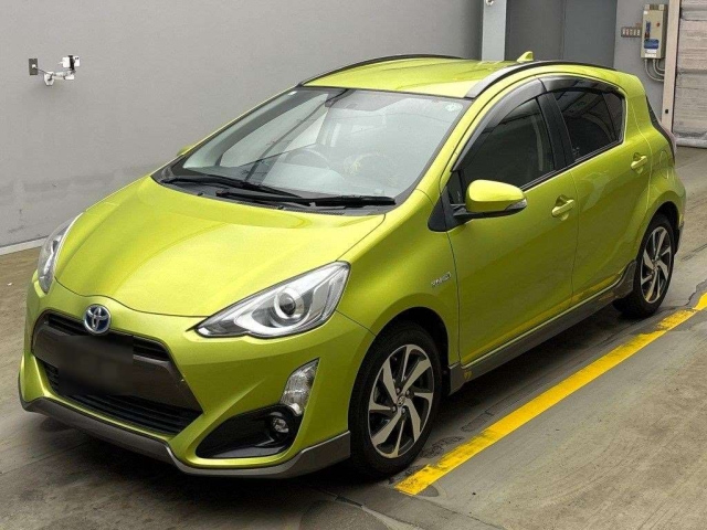TOYOTA AQUA 2015