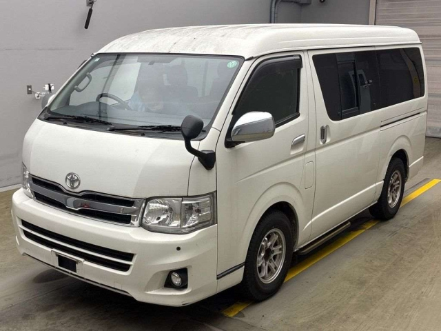 TOYOTA HIACE 2013