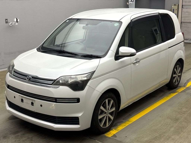TOYOTA SPADE 2015