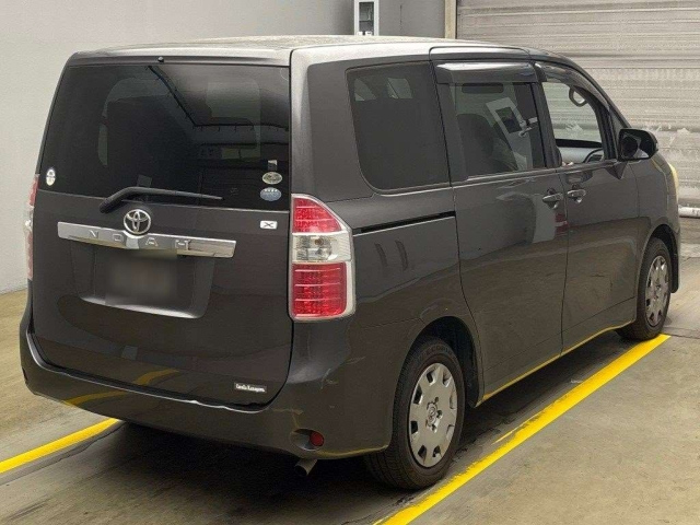 TOYOTA NOAH 2008