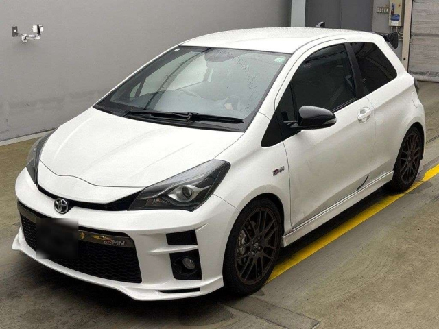 TOYOTA VITZ 2018