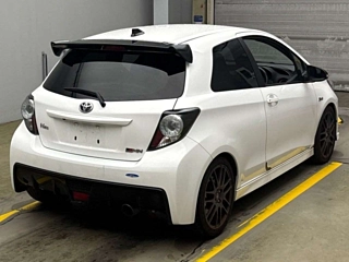 TOYOTA VITZ 2018