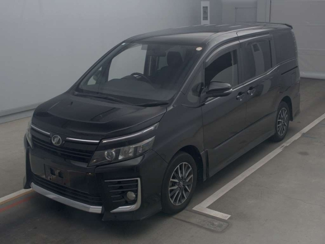 TOYOTA VOXY 2014