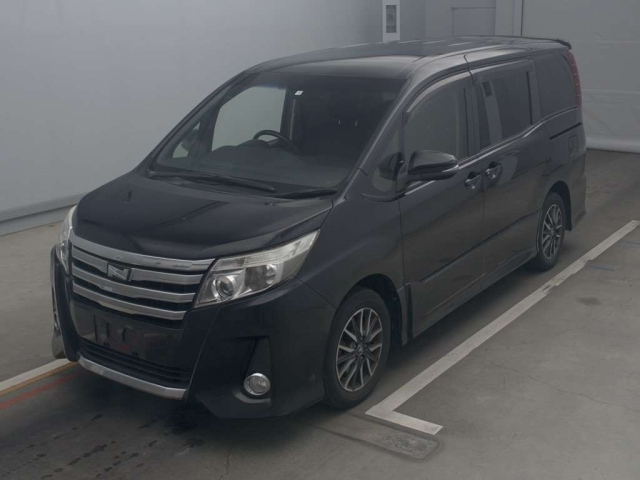 TOYOTA NOAH 2014