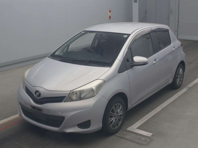 TOYOTA VITZ 2013
