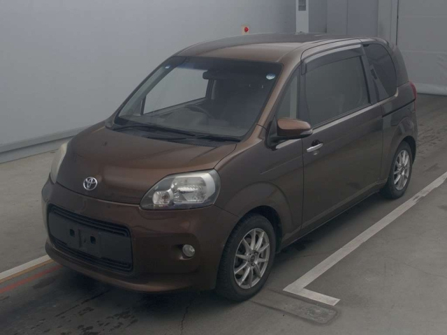TOYOTA PORTE 2013
