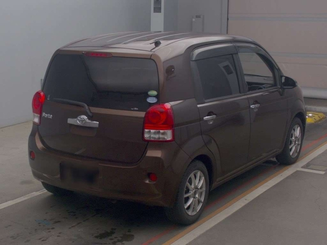 TOYOTA PORTE 2013