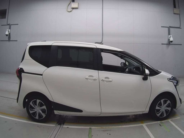 TOYOTA SIENTA 2018