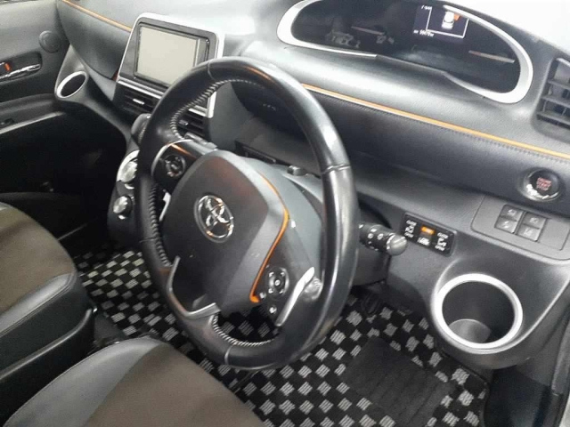 TOYOTA SIENTA 2018