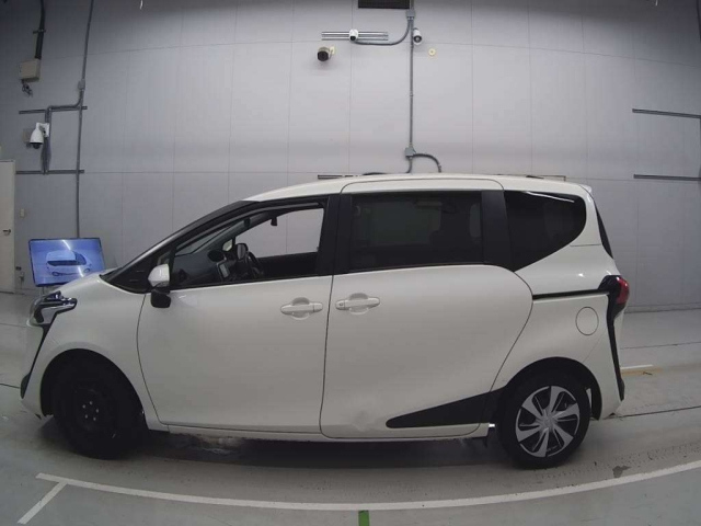 TOYOTA SIENTA 2018