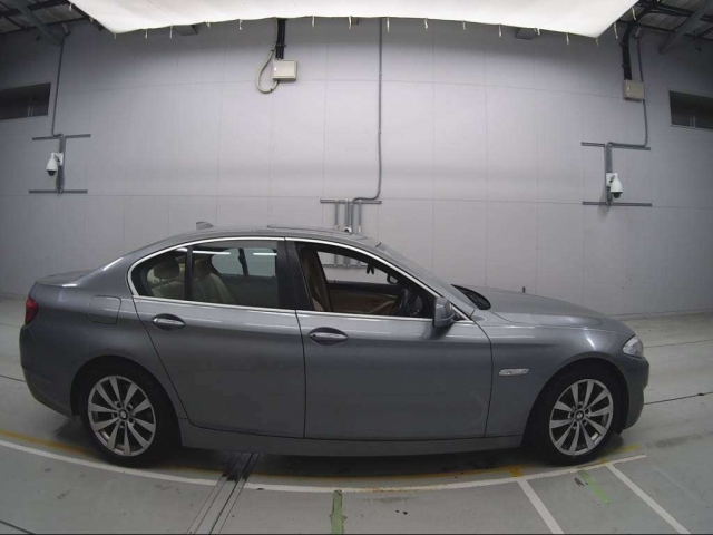 BMW 5 SERIES 2010