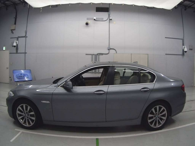 BMW 5 SERIES 2010