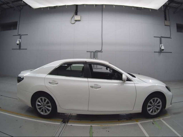 TOYOTA MARK X 2017