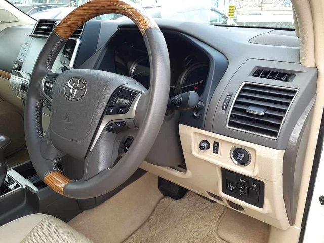 TOYOTA LAND CRUISER PRADO 2023
