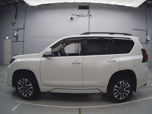 TOYOTA LAND CRUISER PRADO 2023