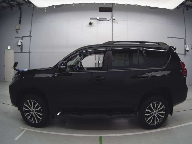 TOYOTA LAND CRUISER PRADO 2019