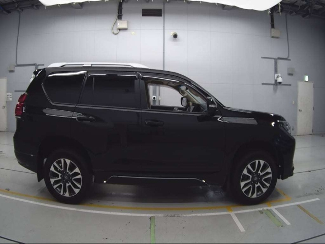 TOYOTA LAND CRUISER PRADO 2023