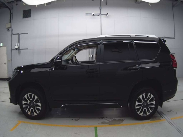 TOYOTA LAND CRUISER PRADO 2023