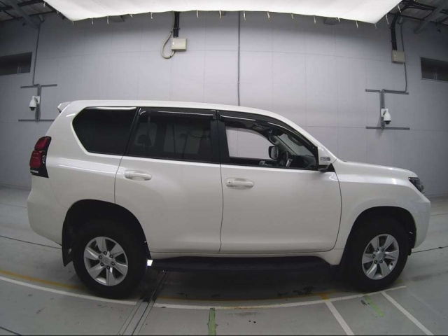 TOYOTA LAND CRUISER PRADO 2019