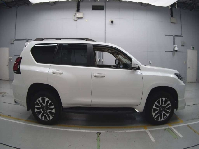 TOYOTA LAND CRUISER PRADO 2021