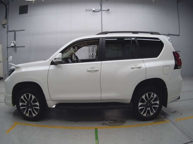 TOYOTA LAND CRUISER PRADO 2021