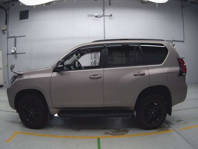 TOYOTA LAND CRUISER PRADO 2021