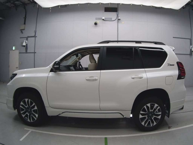TOYOTA LAND CRUISER PRADO 2023