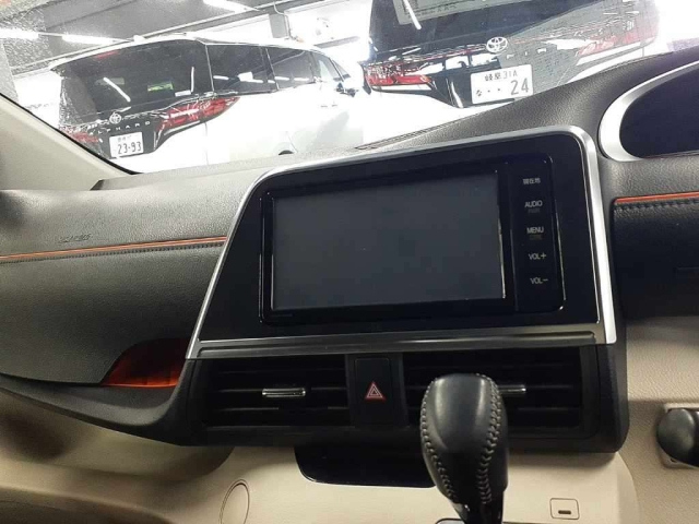 TOYOTA SIENTA 2015