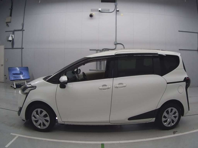 TOYOTA SIENTA 2015
