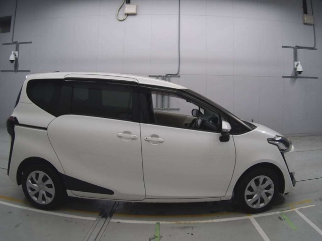TOYOTA SIENTA 2015