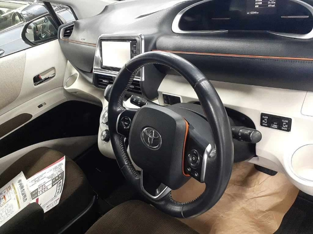 TOYOTA SIENTA 2015