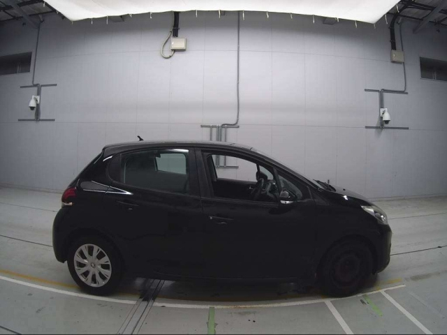 PEUGEOT 208 2016