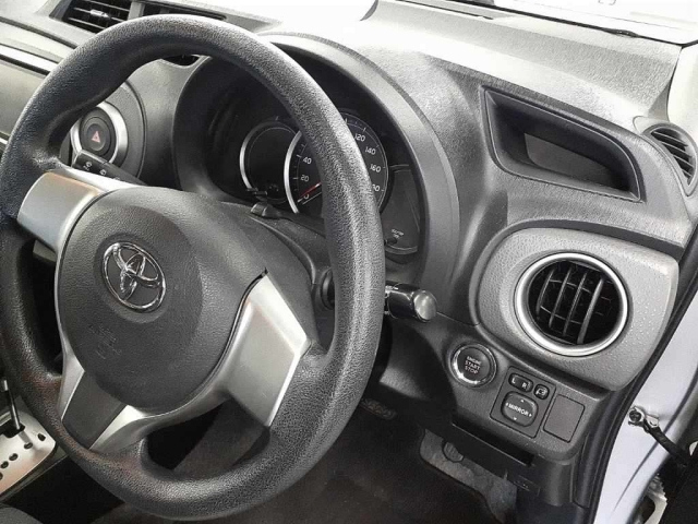 TOYOTA VITZ 2012