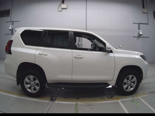 TOYOTA LAND CRUISER PRADO 2018
