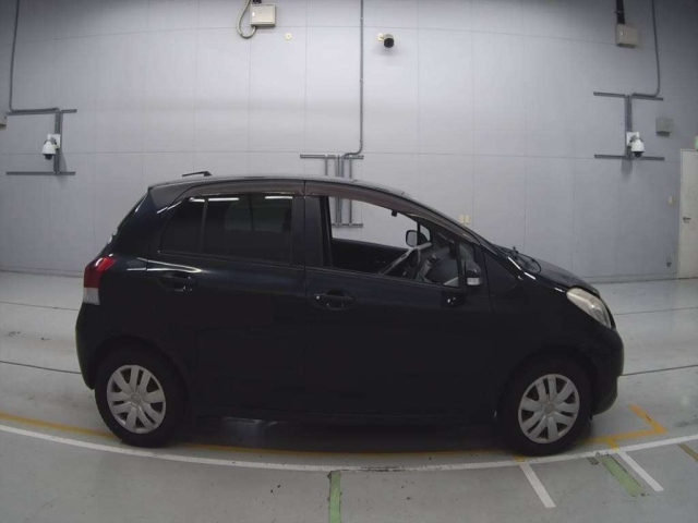 TOYOTA VITZ 2009