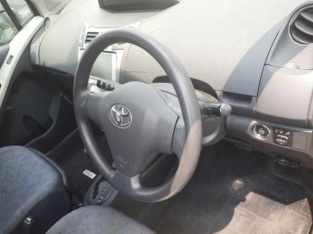 TOYOTA VITZ 2009