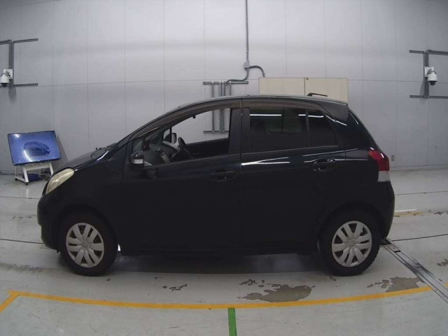 TOYOTA VITZ 2009