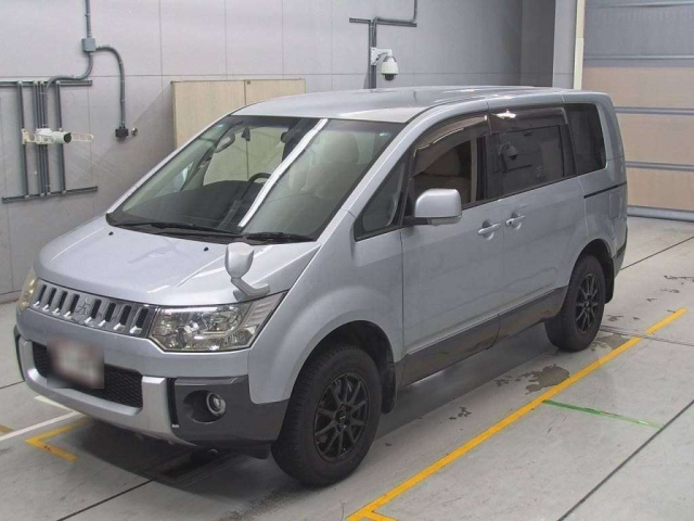 MITSUBISHI DELICA D5 2011
