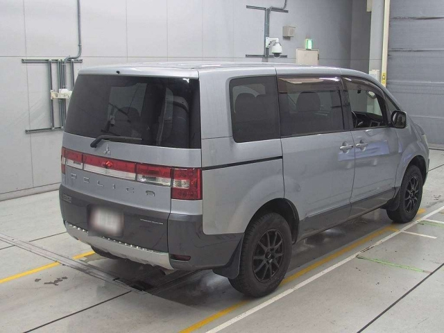 MITSUBISHI DELICA D5 2011