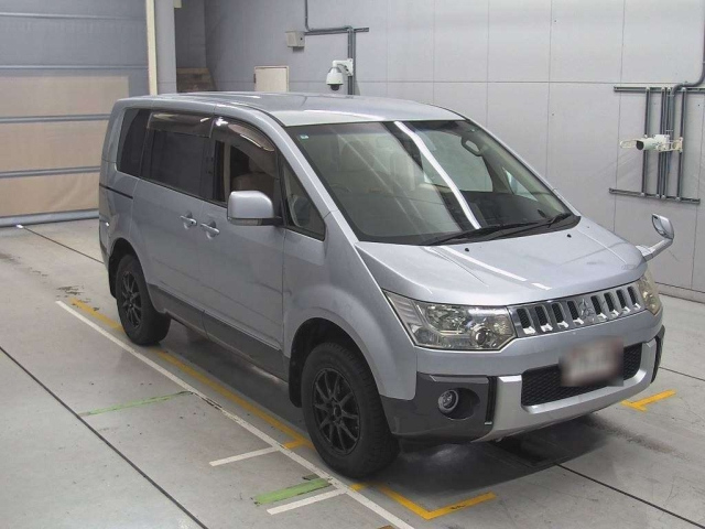 MITSUBISHI DELICA D5 2011