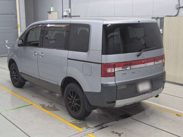 MITSUBISHI DELICA D5 2011