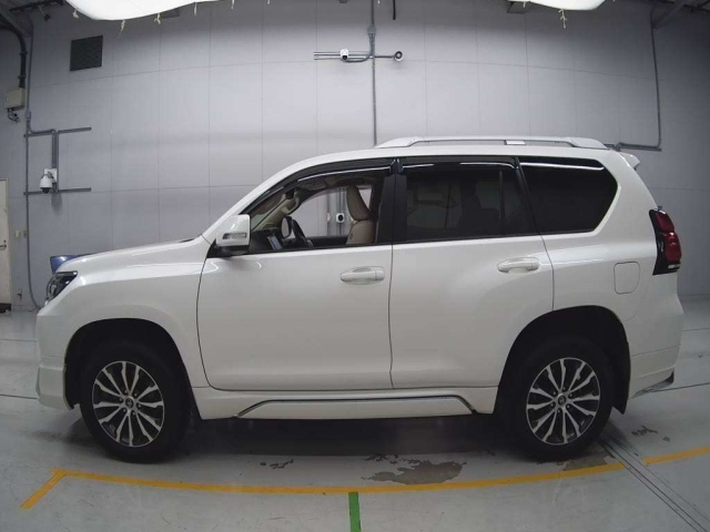 TOYOTA LAND CRUISER PRADO 2021